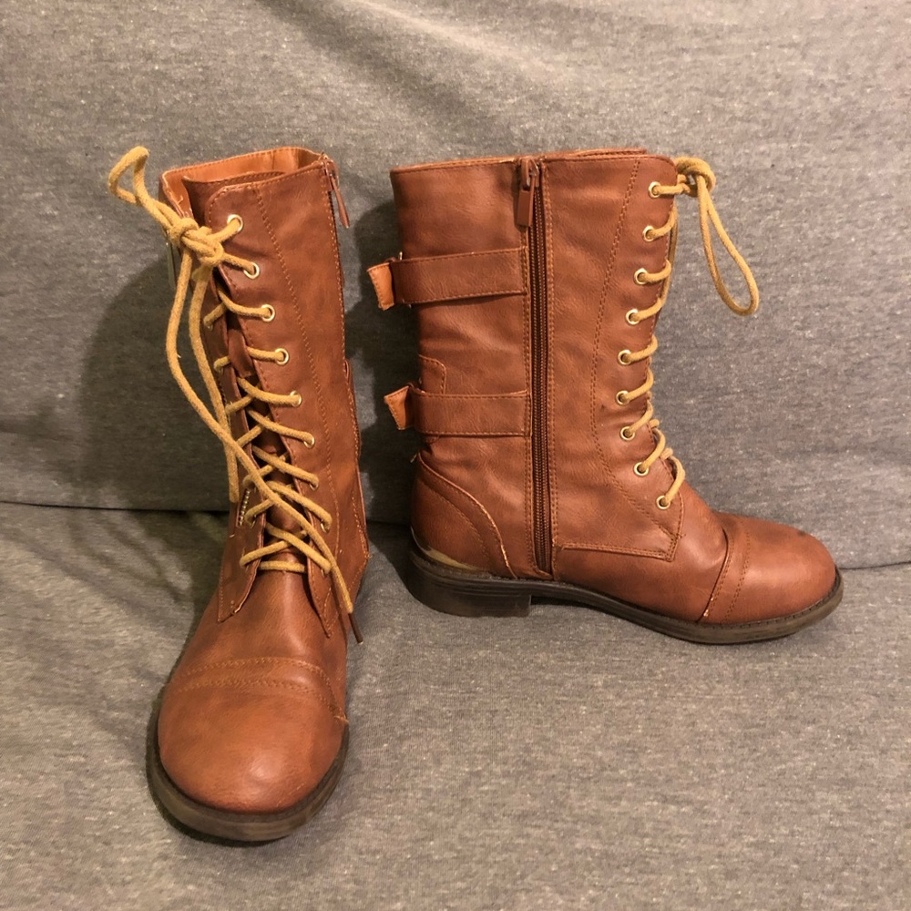 Combat boots